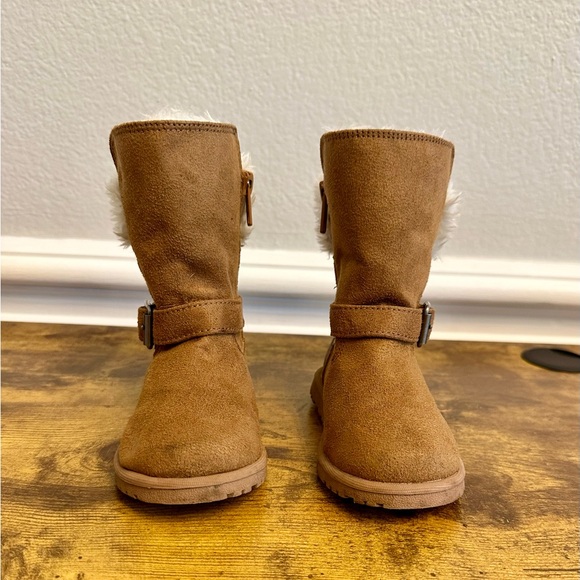 Magellan faux fur lined boots size 8 toddler - Picture 3 of 6